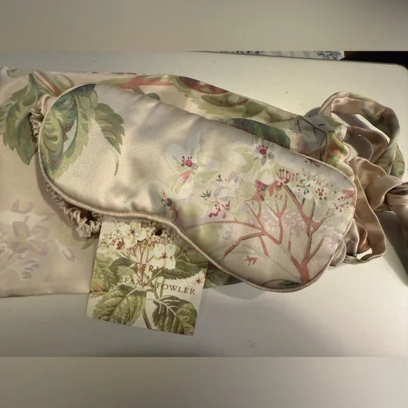 NWT AERIN X Colefax and Fowler ELOISE Silk Sleep Mask And Silk Drawstring Bag - Picture 10 of 13